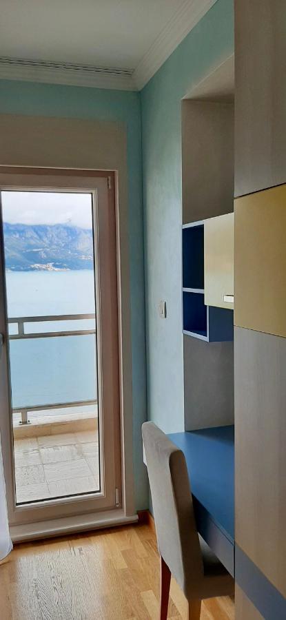 Panoramic Sea View 3-Bedroom Apartment 50 M From The Sea Будва Экстерьер фото